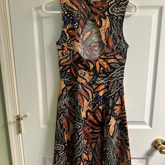Pattern Dress - Picture 2 of 3
